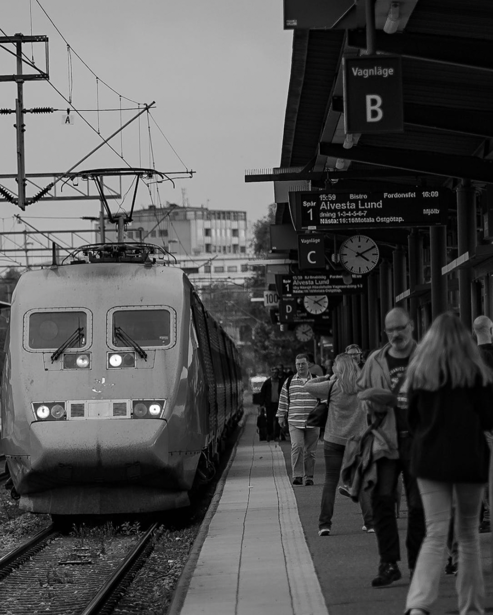 Public Transit vs Public Transportation Navigating Cities